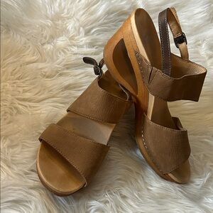 Dansko Tan Two Tone Leather strappy Open-Toe Sandals Wooden Open Wedge Heel